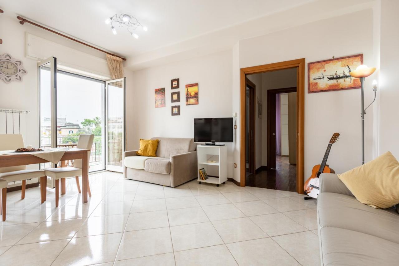 Panoramic Flat Between Materdei And Fontanelle Naples Exterior photo