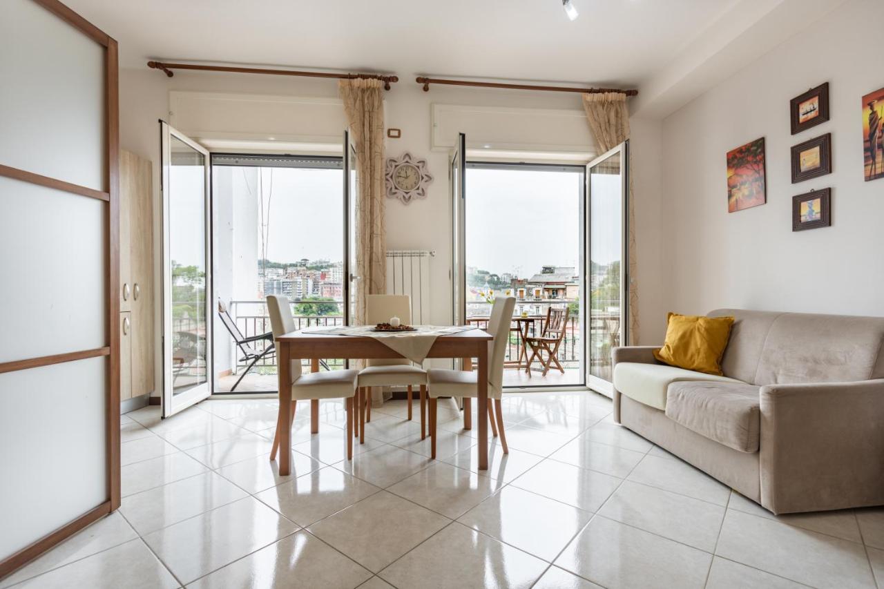 Panoramic Flat Between Materdei And Fontanelle Naples Exterior photo
